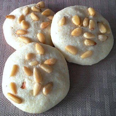 Pignoli (Pine Nut Cookies): ingredients, directions, and a special baking tip from The Elf to make this traditional Italian cookie recipe.